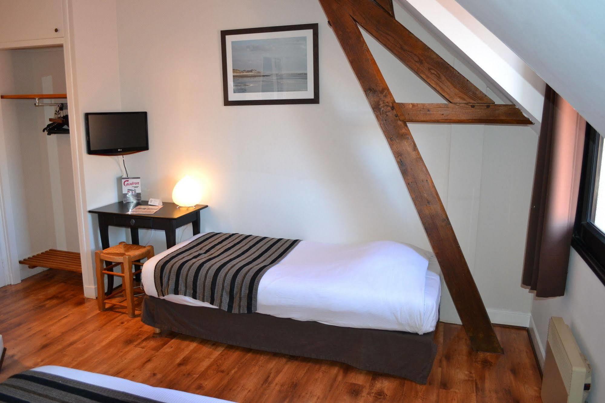 Hotel Caudron Рю Екстериор снимка